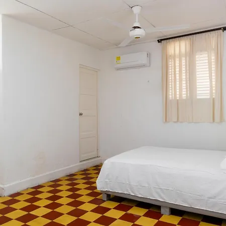 Cerca Al Mar Y Al Aeropuerto Apartamento