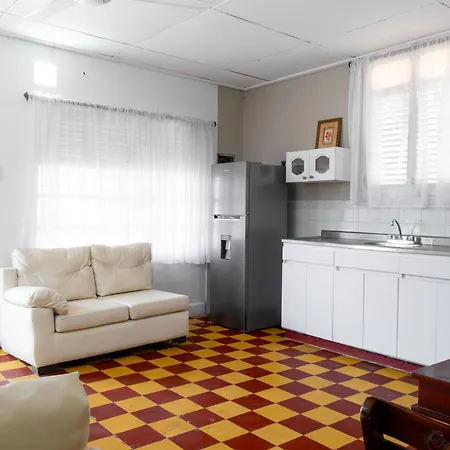 Cerca Al Mar Y Al Aeropuerto Apartamento *
